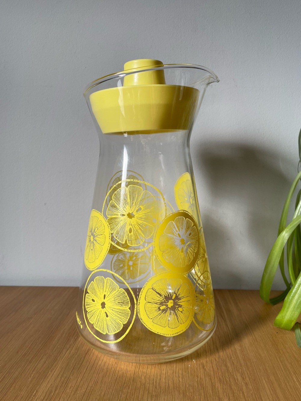 Vintage Pyrex 1960s Daisy Citrus Slices Glass Carafe Pitcher & Yellow Lid 1.5L